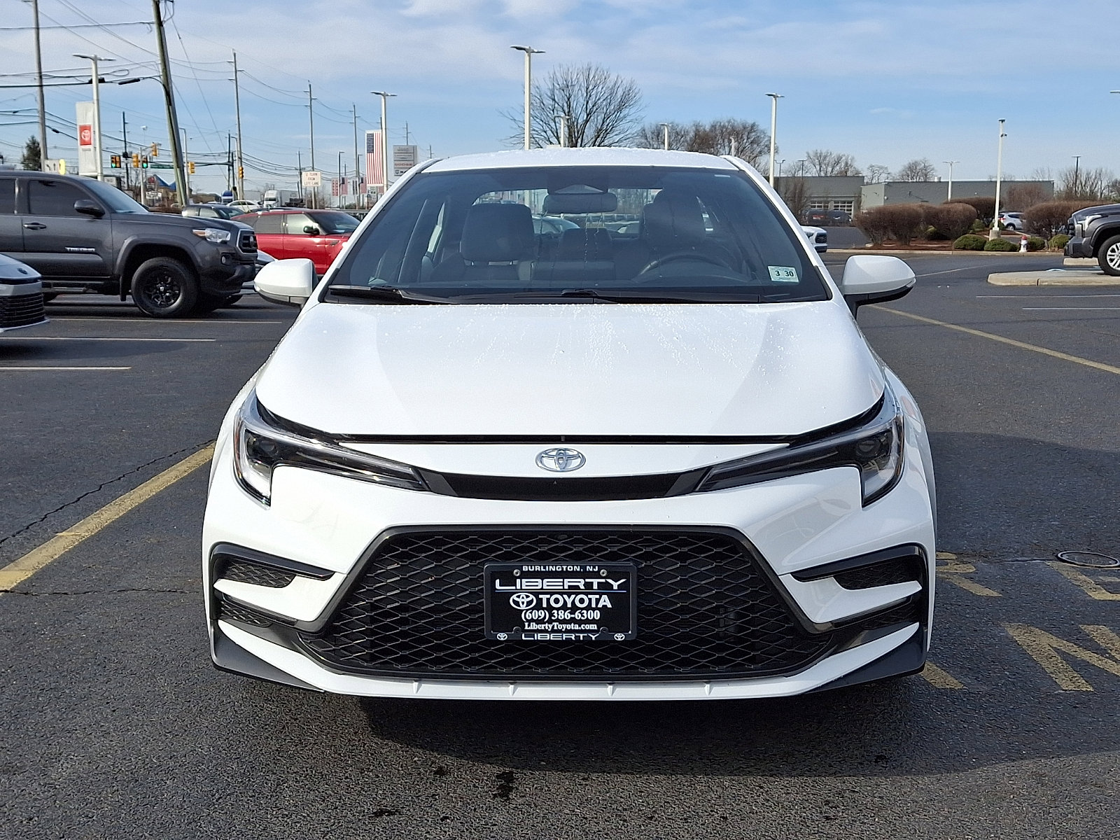 Used 2025 Toyota Corolla SE w/ Convenience Package image 2