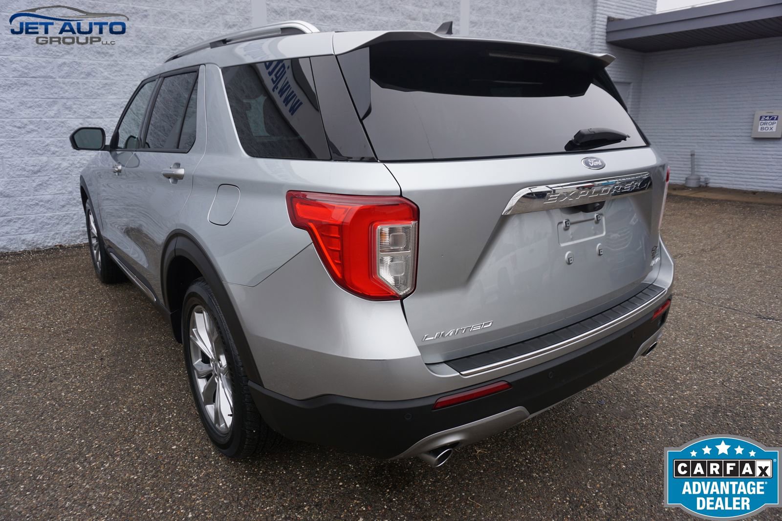 Used 2023 Ford Explorer Limited AWD/4WD image 9