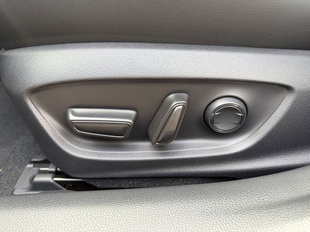 New 2026 Toyota Prius Plug-In Hybrid FWD image 27