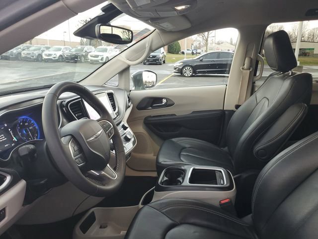 Used 2022 Chrysler Pacifica Touring-L AWD/4WD image 17