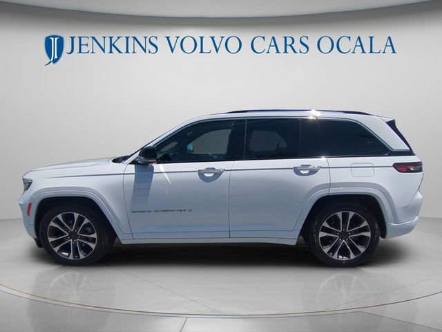 Used 2023 Jeep Grand Cherokee Overland w/ Luxury Tech Group IV AWD/4WD image 6