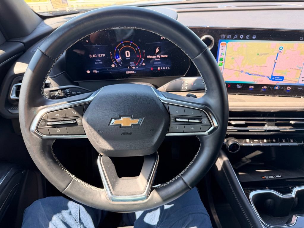 Used 2025 Chevrolet Traverse LT FWD image 19