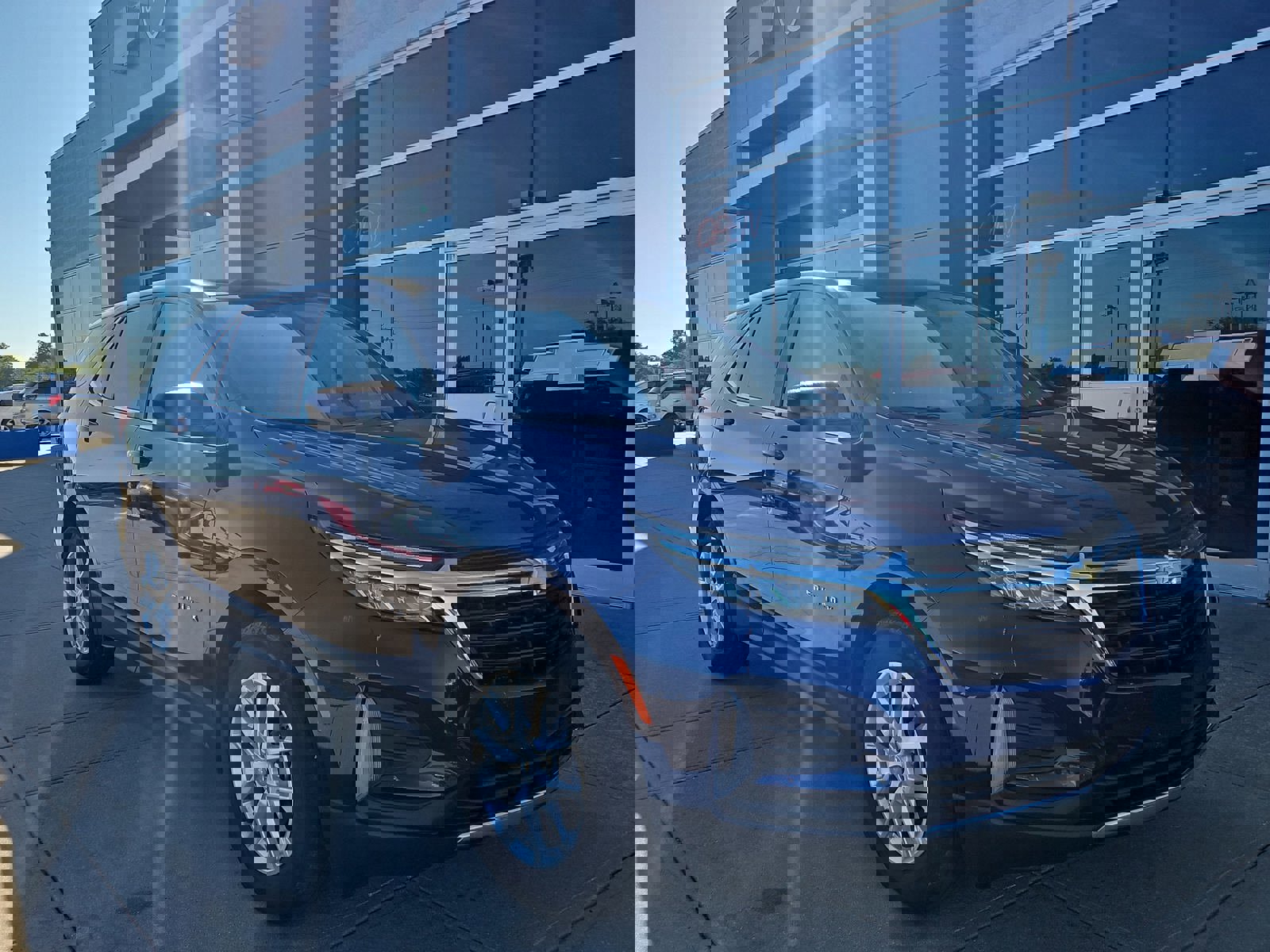 Used 2023 Chevrolet Equinox LT image 1