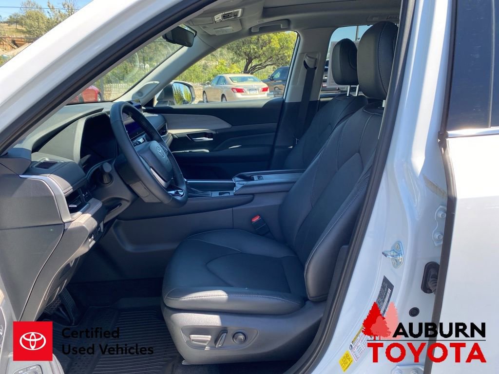 Certified 2025 Toyota Grand Highlander AWD image 36