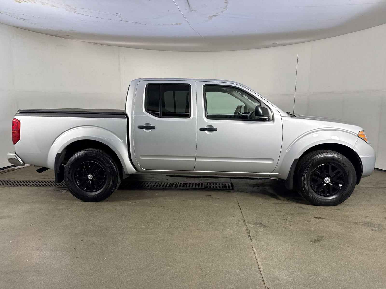 Used 2021 Nissan Frontier SV w/ SV Utility Package image 33