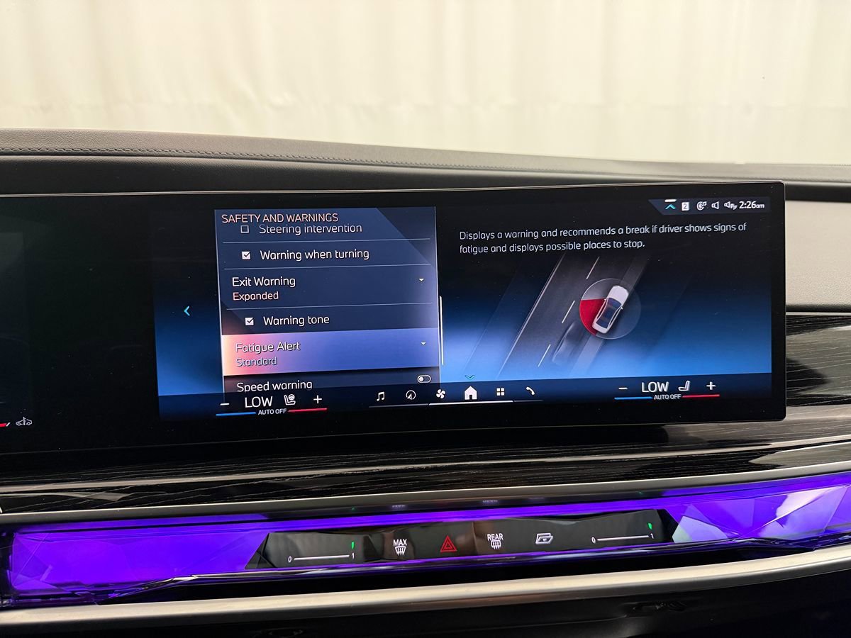 Used 2025 BMW 740i xDrive image 32