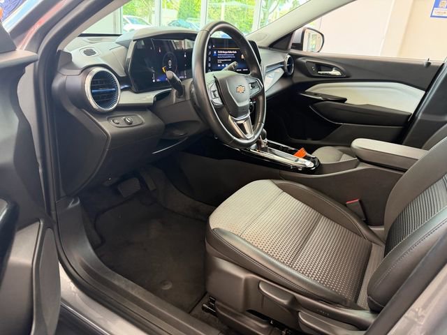 Used 2024 Chevrolet Trax LT w/ Driver Confidence Package FWD image 6