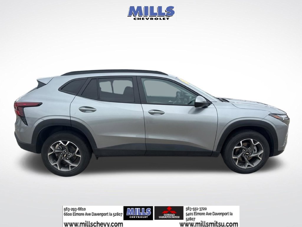 Used 2025 Chevrolet Trax LT w/ LT Convenience Package FWD image 7