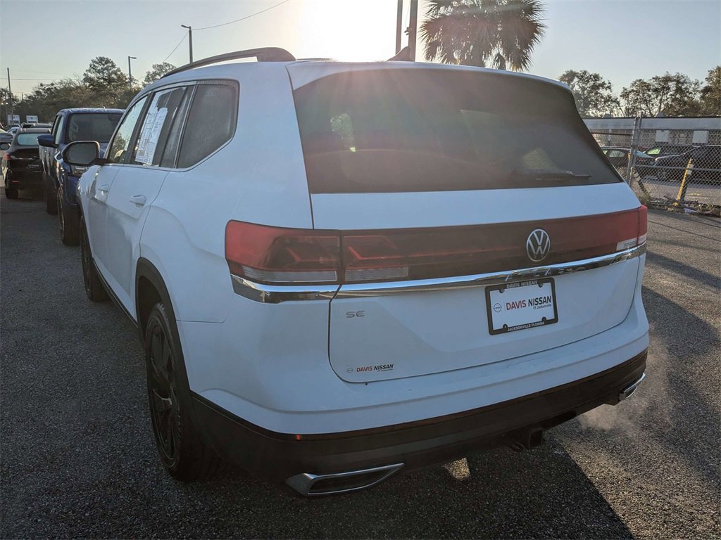 Used 2025 Volkswagen Atlas SE w/ Black Wheel Package image 6