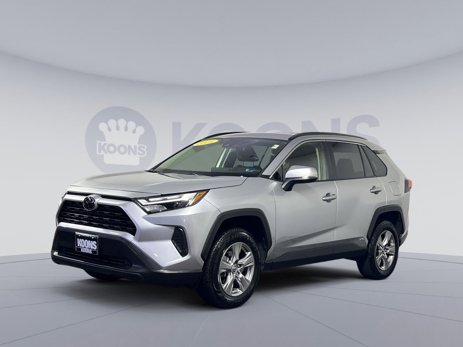 Used 2025 Toyota RAV4 XLE image 1