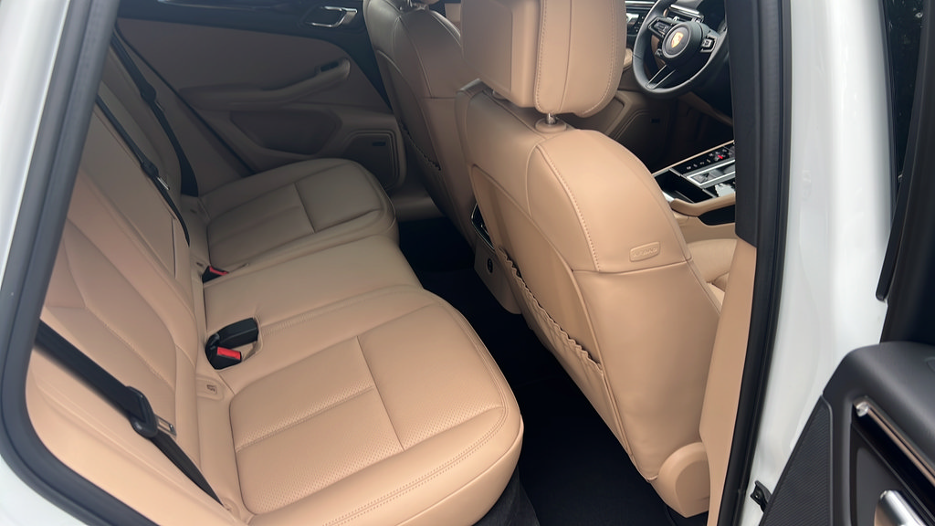 New 2026 Porsche Macan AWD/4WD image 20