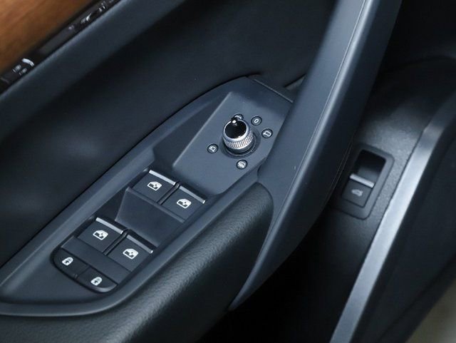 Used 2023 Audi Q5 2.0T Premium image 17