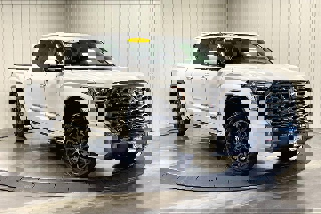 Used 2025 Toyota Tundra Platinum image 3