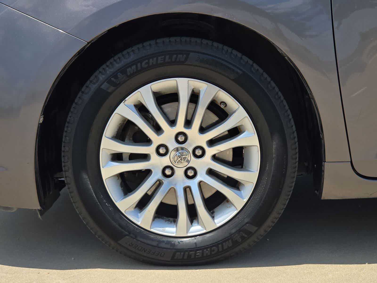 Used 2015 Toyota Sienna XLE w/ XLE Navigation Package FWD image 13
