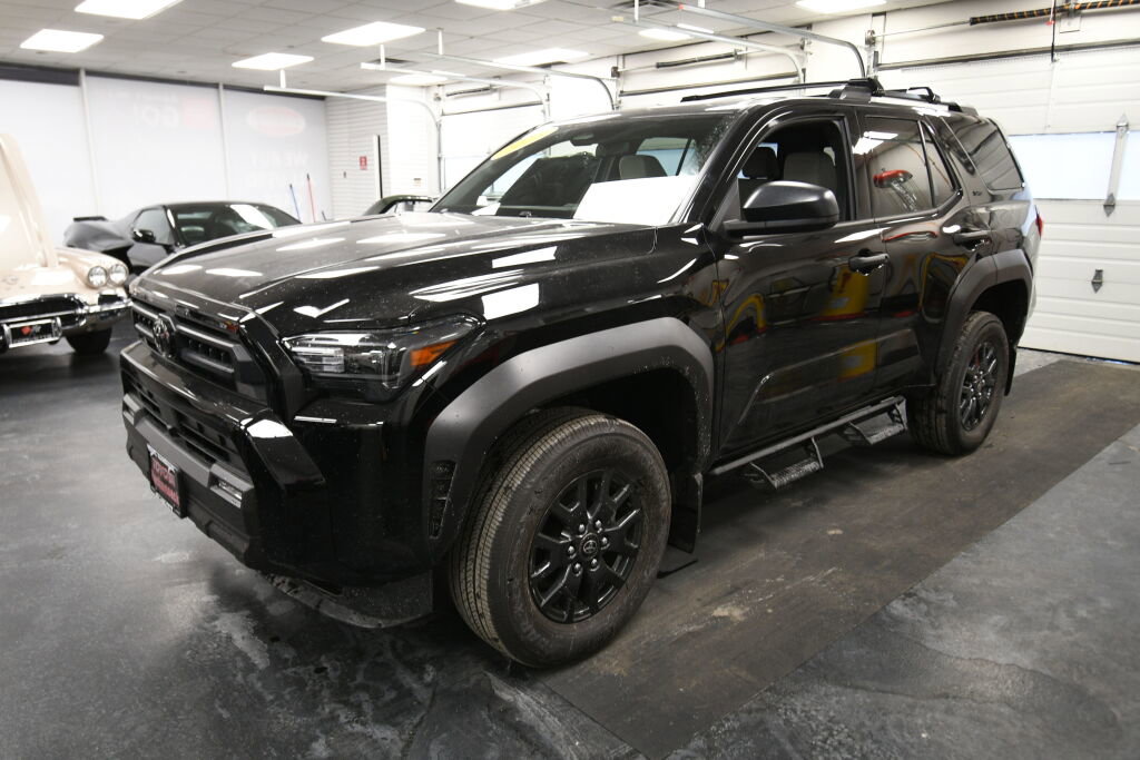 Used 2025 Toyota 4Runner SR5 image 3