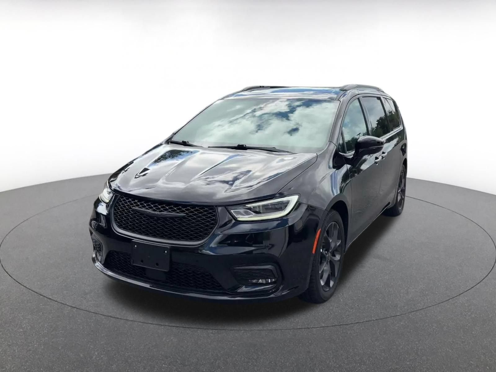 Used 2025 Chrysler Pacifica Limited FWD image 4