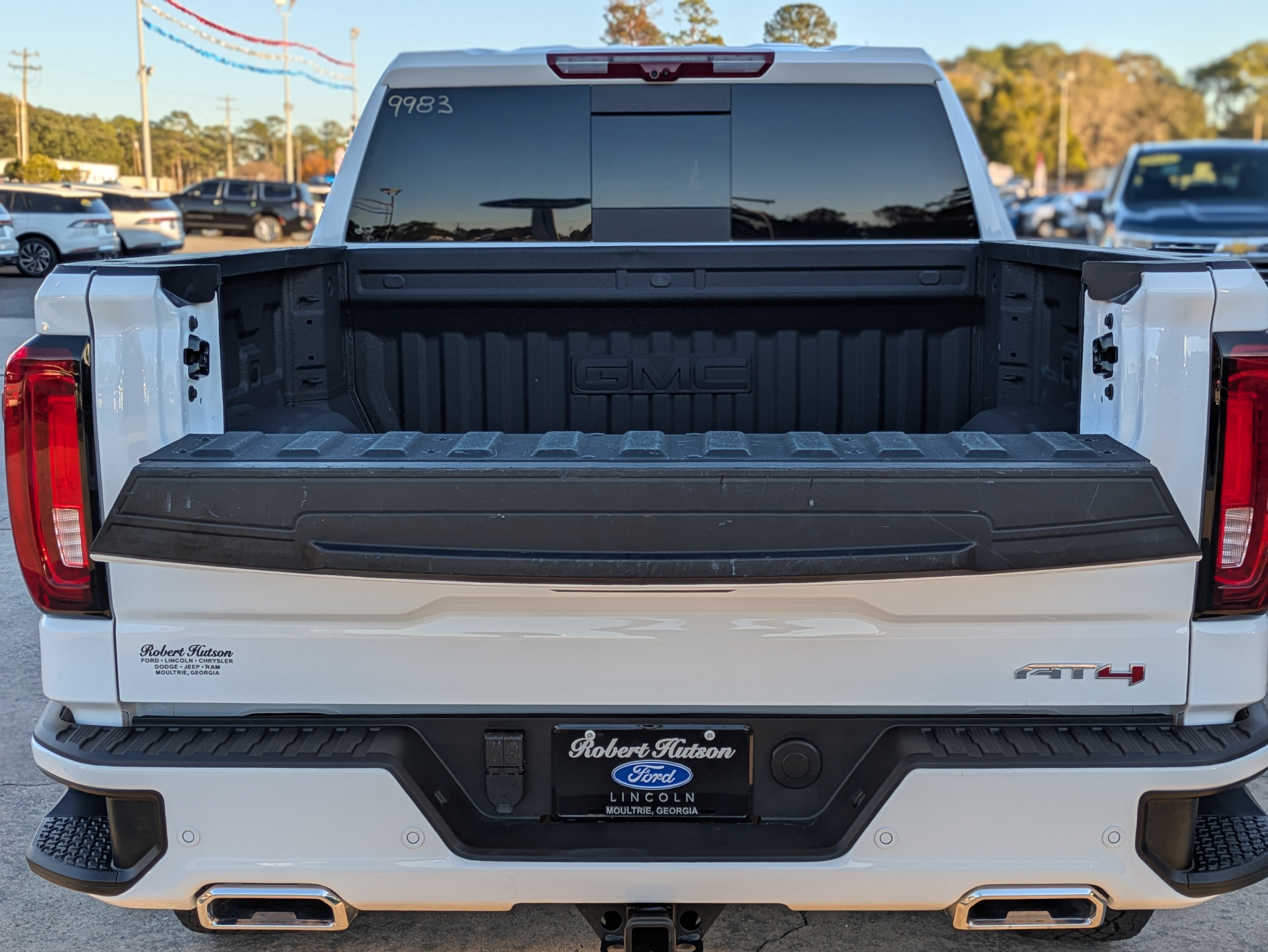 Used 2025 GMC Sierra 1500 AT4 w/ AT4 Premium Package AWD/4WD image 11
