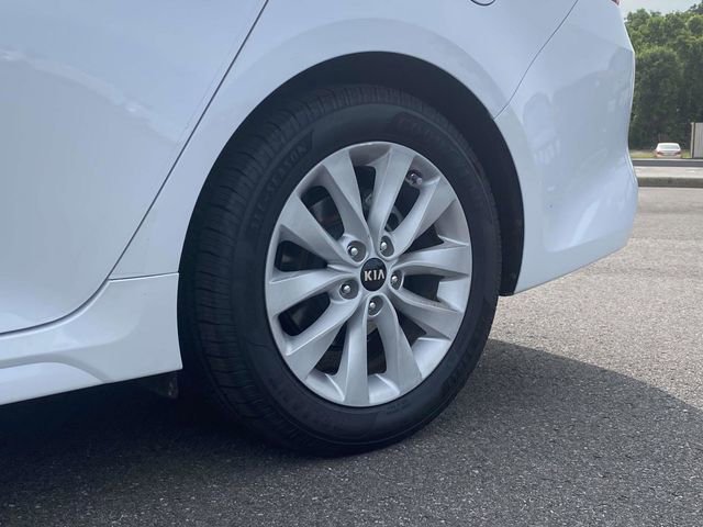 Used 2018 Kia Optima EX w/ Premium Package FWD image 11