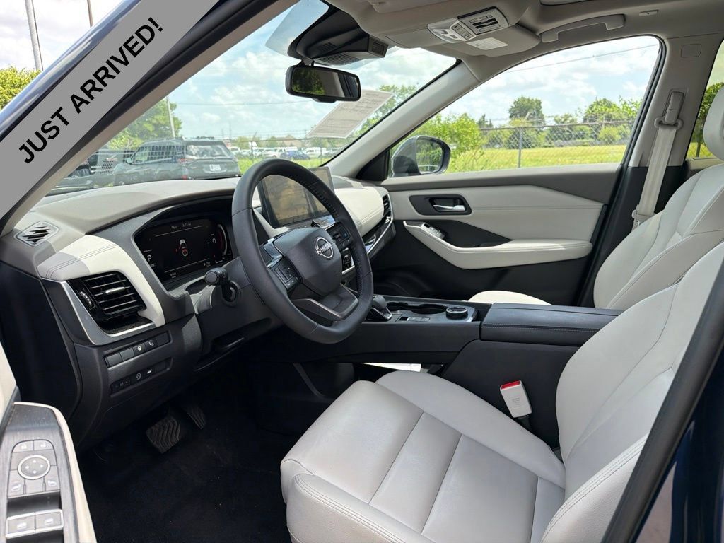 Certified 2025 Nissan Rogue SL w/ SL Premium Package AWD/4WD image 10