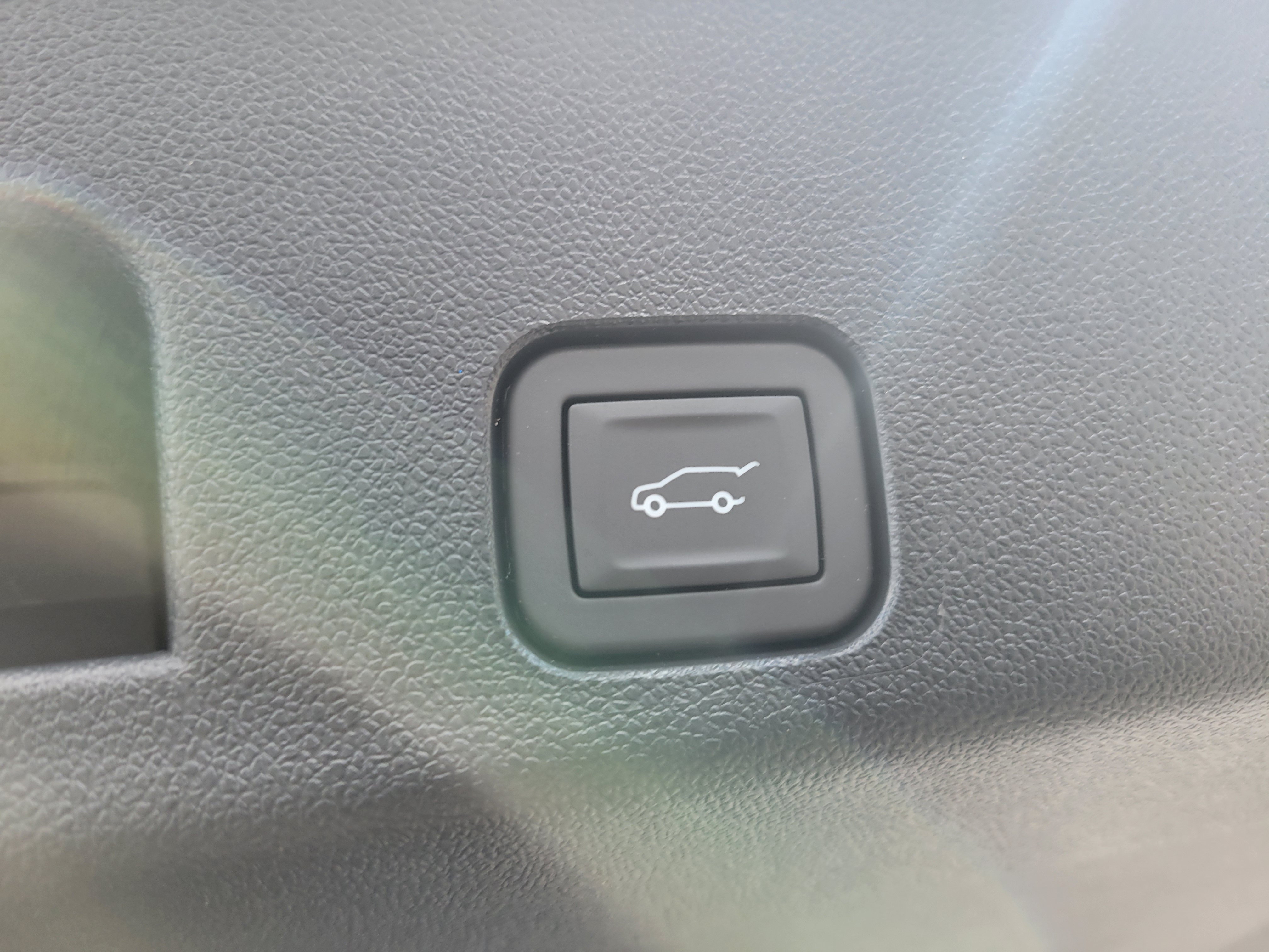New 2027 Chevrolet Traverse RS w/ LPO, Floor Liner Package FWD image 8