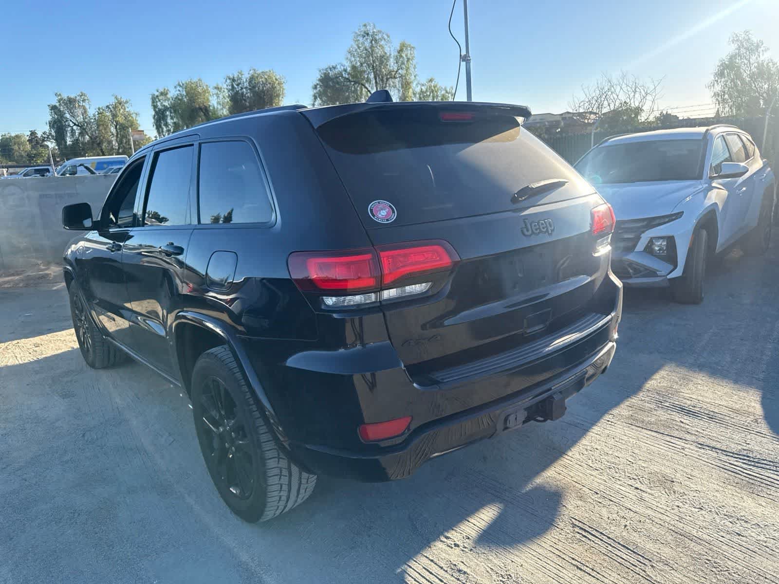 Used 2017 Jeep Grand Cherokee Altitude AWD/4WD image 7