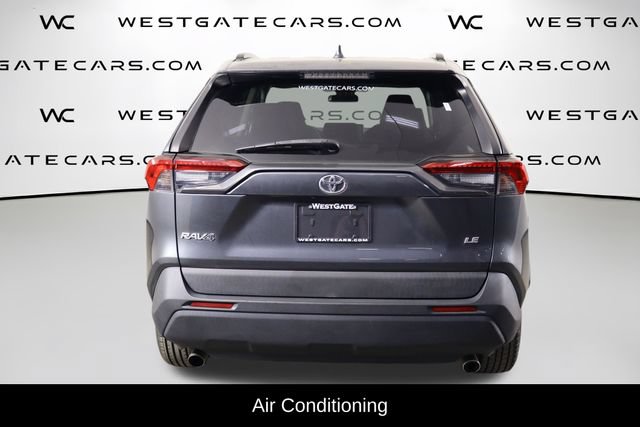 Used 2020 Toyota RAV4 LE FWD image 4