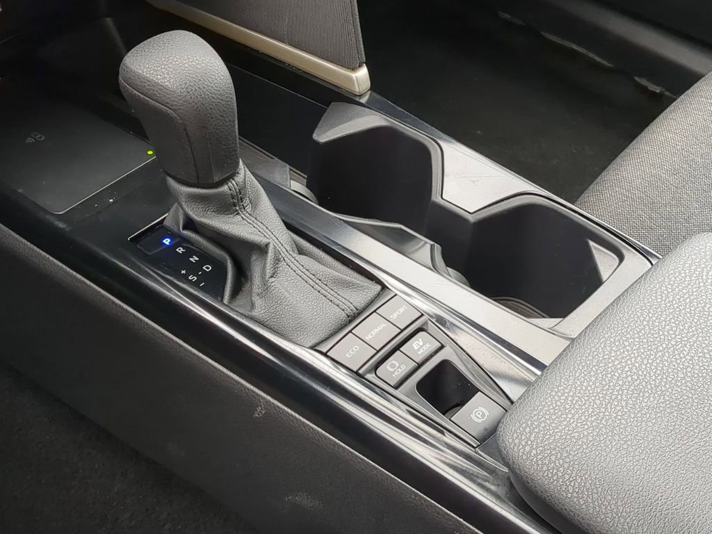 Used 2025 Toyota Camry LE image 19