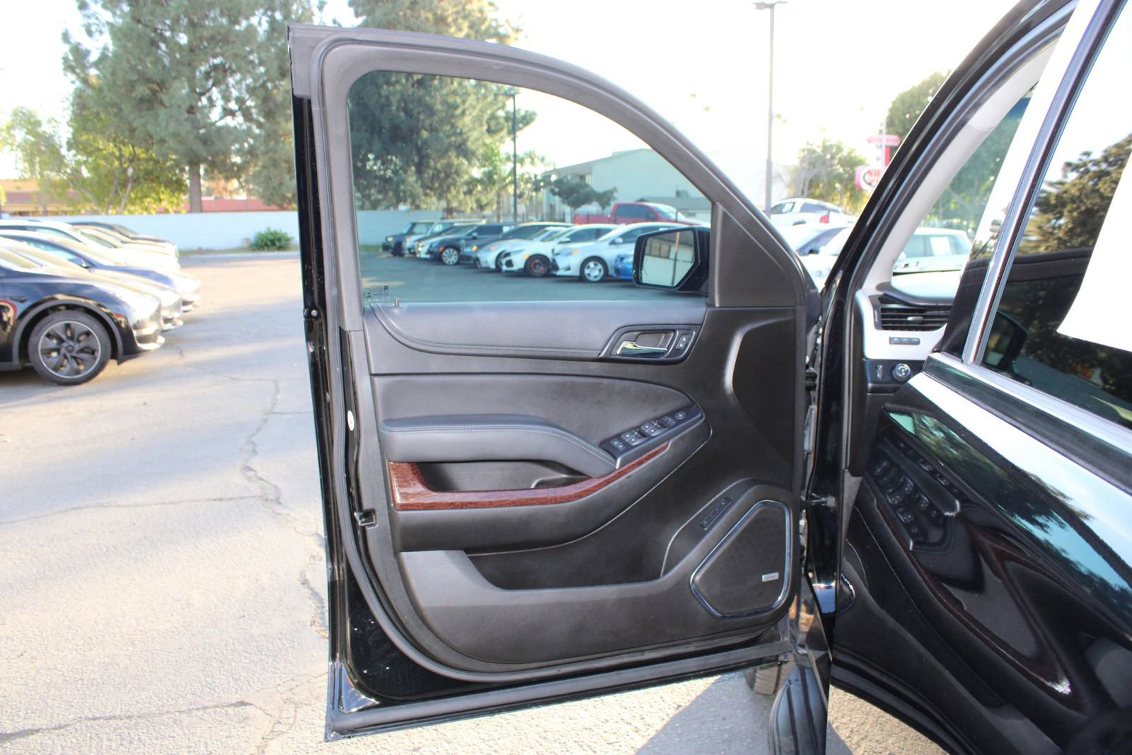 Used 2019 GMC Yukon XL SLT w/ Graphite Performance Edition image 7