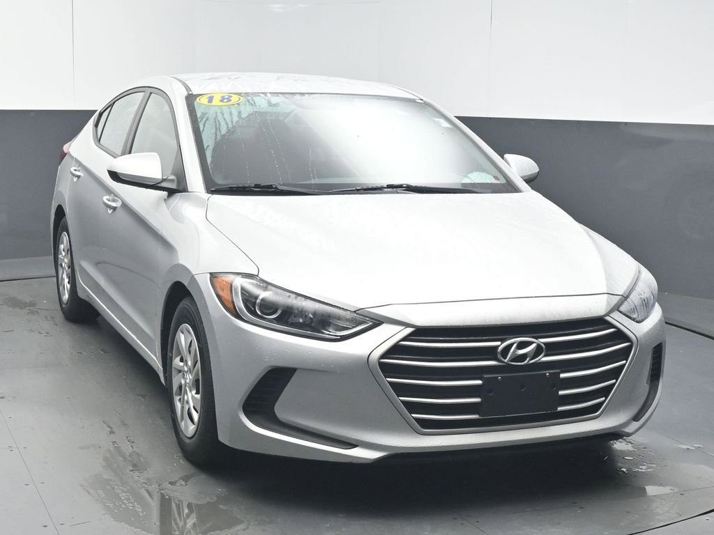 Used 2018 Hyundai Elantra SE w/ Cargo Package image 2