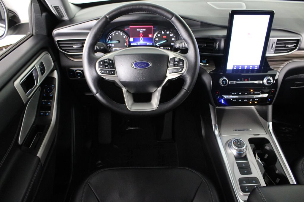 Used 2024 Ford Explorer Limited w/ Limited Technology Package RWD image 6