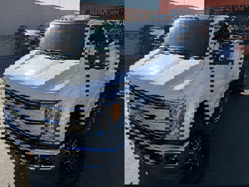 Used 2017 Ford F350 Lariat w/ FX4 Off-Road Package image 10