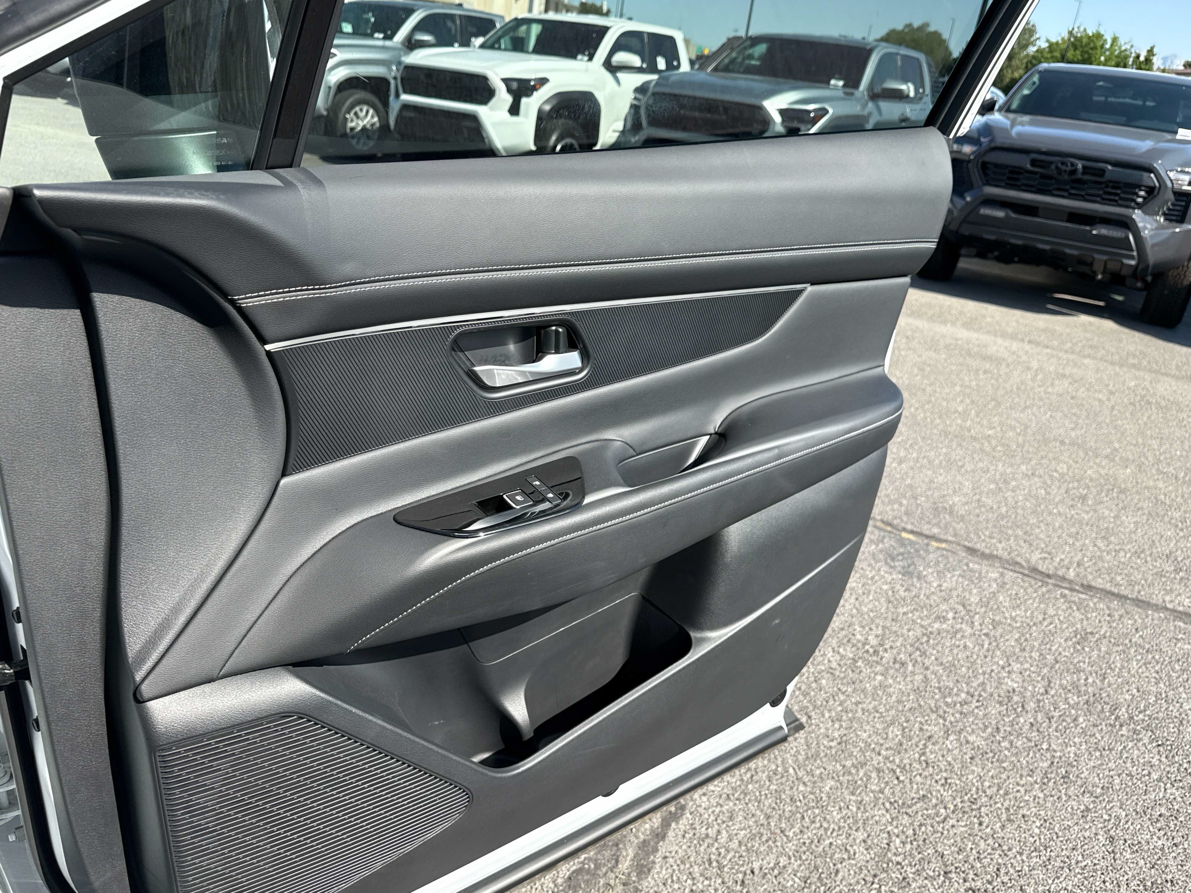 Used 2025 Nissan Murano SV AWD/4WD image 19