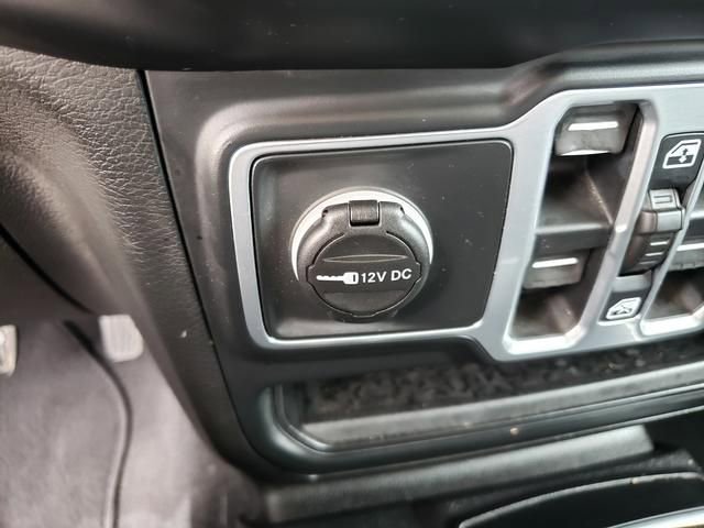 Used 2018 Jeep Wrangler Unlimited Sport S AWD/4WD image 32