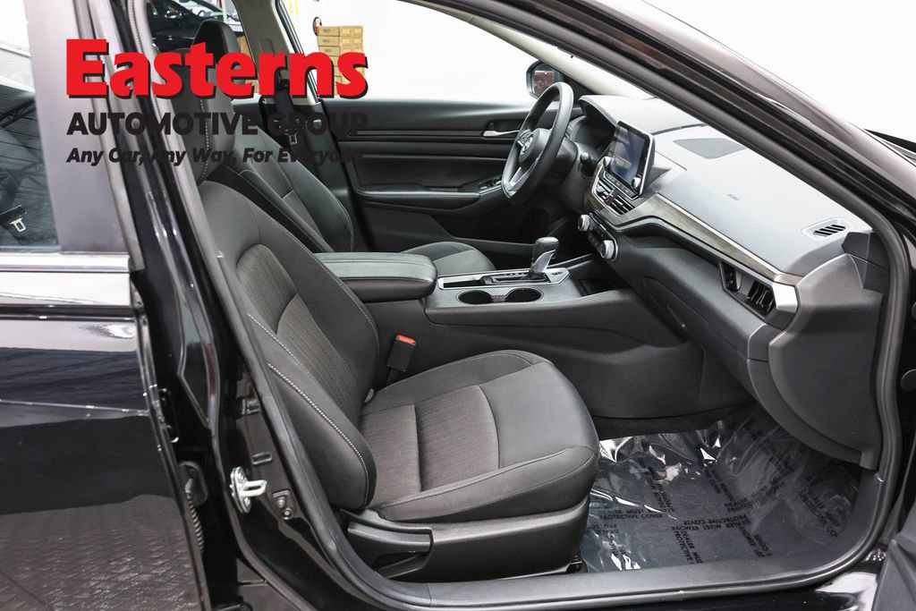 Used 2025 Nissan Altima 2.5 SV FWD image 22