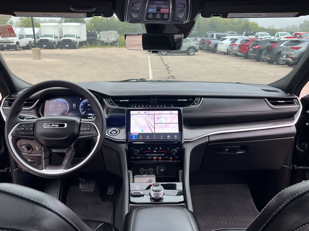 Used 2024 Jeep Grand Cherokee Limited w/ Luxury Tech Group II image 22