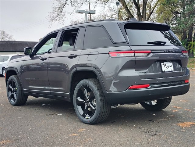 New 2025 Jeep Grand Cherokee Altitude image 9