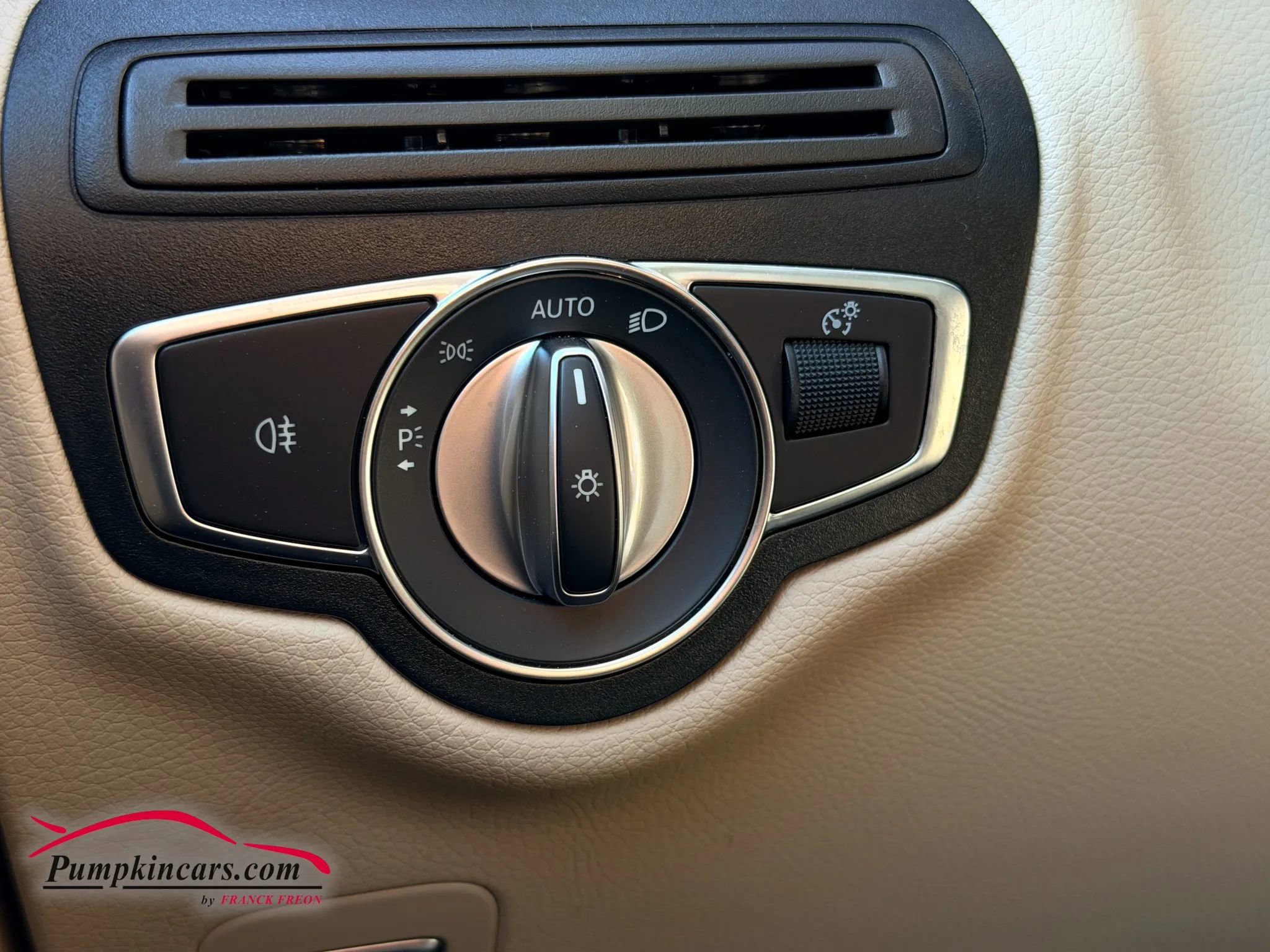 Used 2020 Mercedes-Benz GLC 300 4MATIC image 31