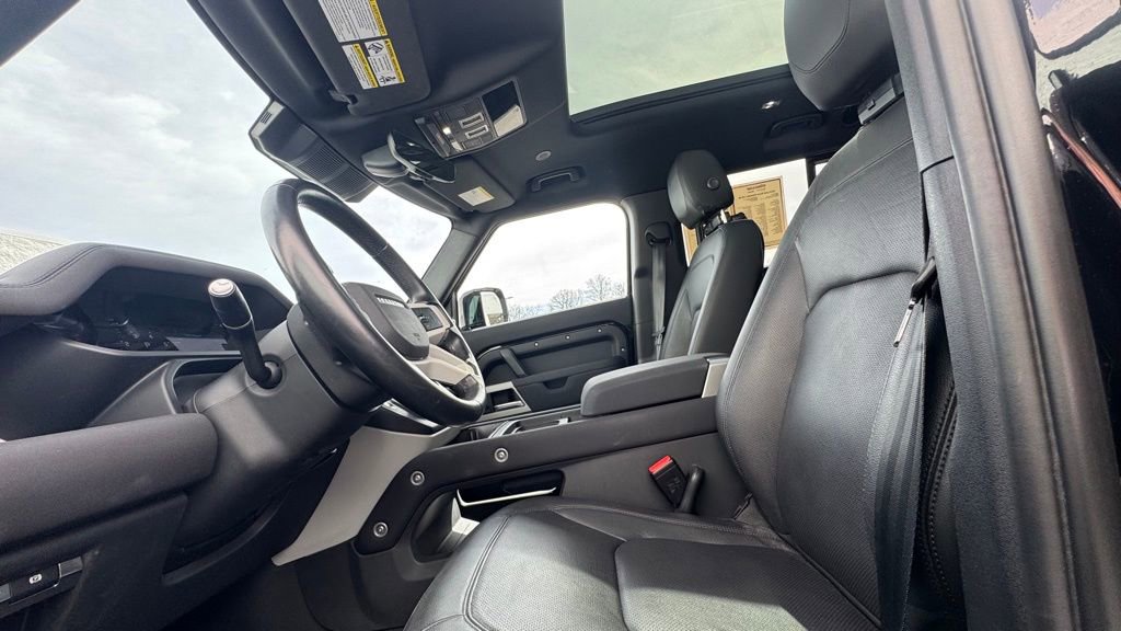Used 2023 Land Rover Defender 130 SE image 19