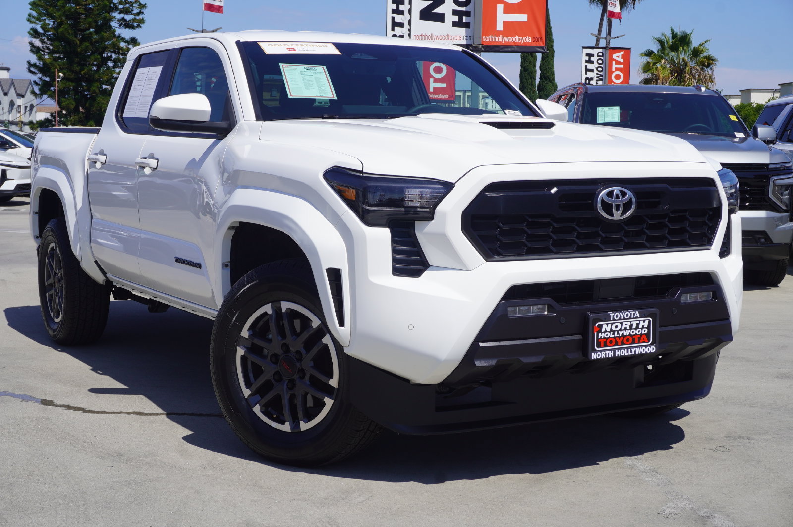 Used 2024 Toyota Tacoma TRD Sport w/ TRD Sport Upgrade Package AWD/4WD image 2
