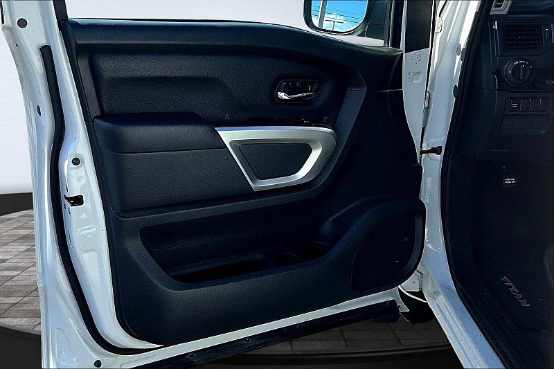 Used 2023 Nissan Titan SV RWD image 25