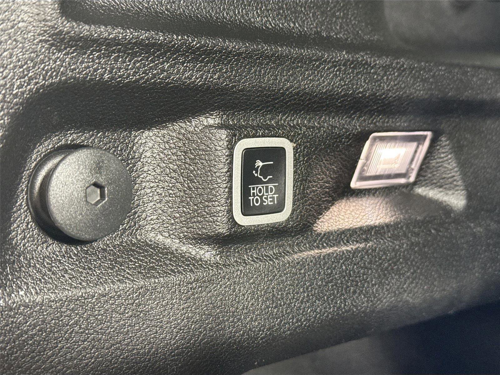 Used 2021 Jeep Grand Cherokee L Laredo AWD/4WD image 37