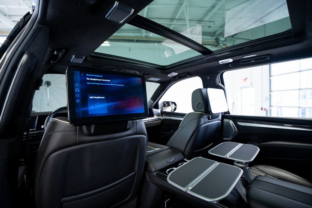 Used 2025 Cadillac Escalade ESV V image 52