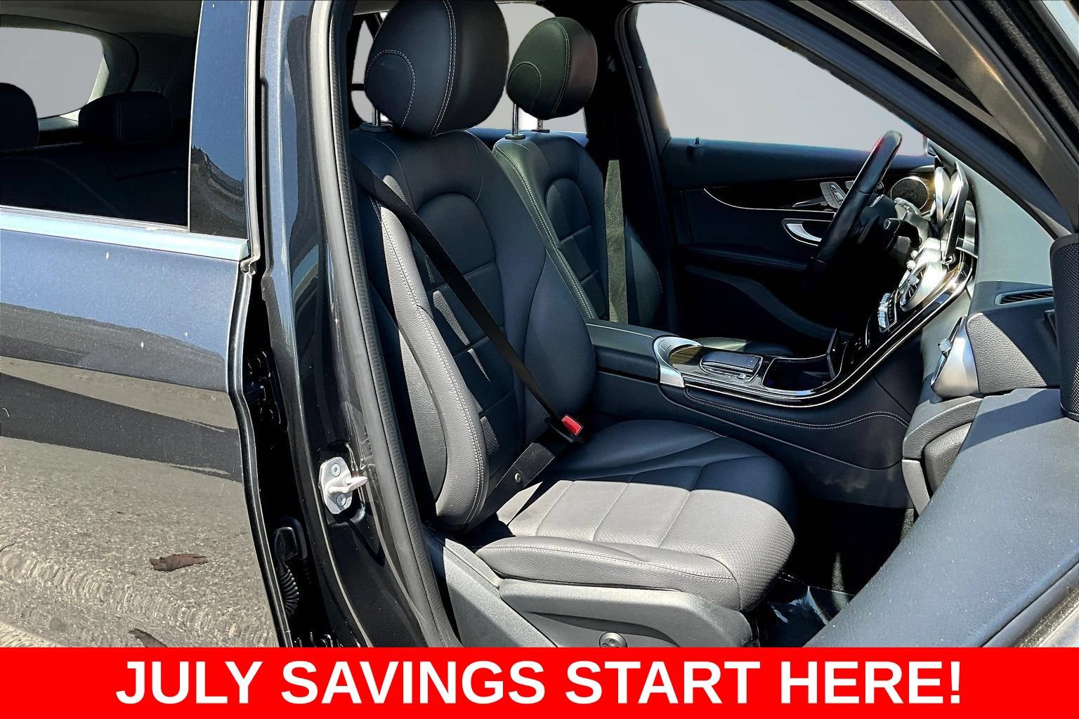 Used 2021 Mercedes-Benz GLC 300 w/ Premium Package image 37