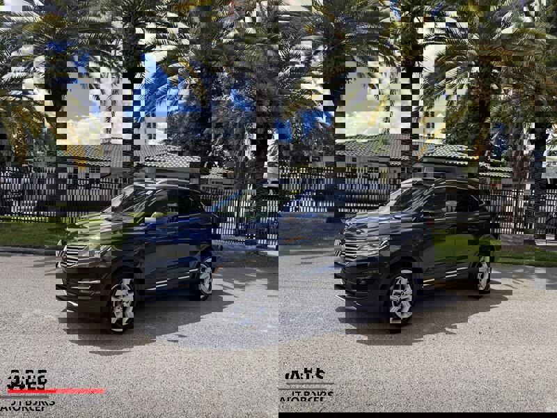 Used 2017 Lincoln MKC Premiere image 4