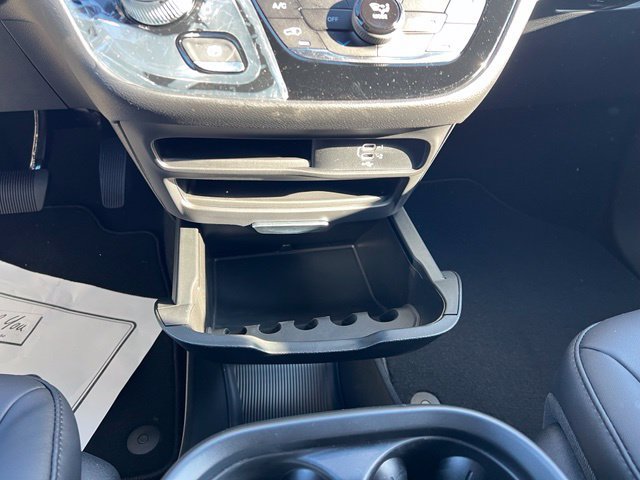 New 2027 Chrysler Pacifica LX FWD image 17