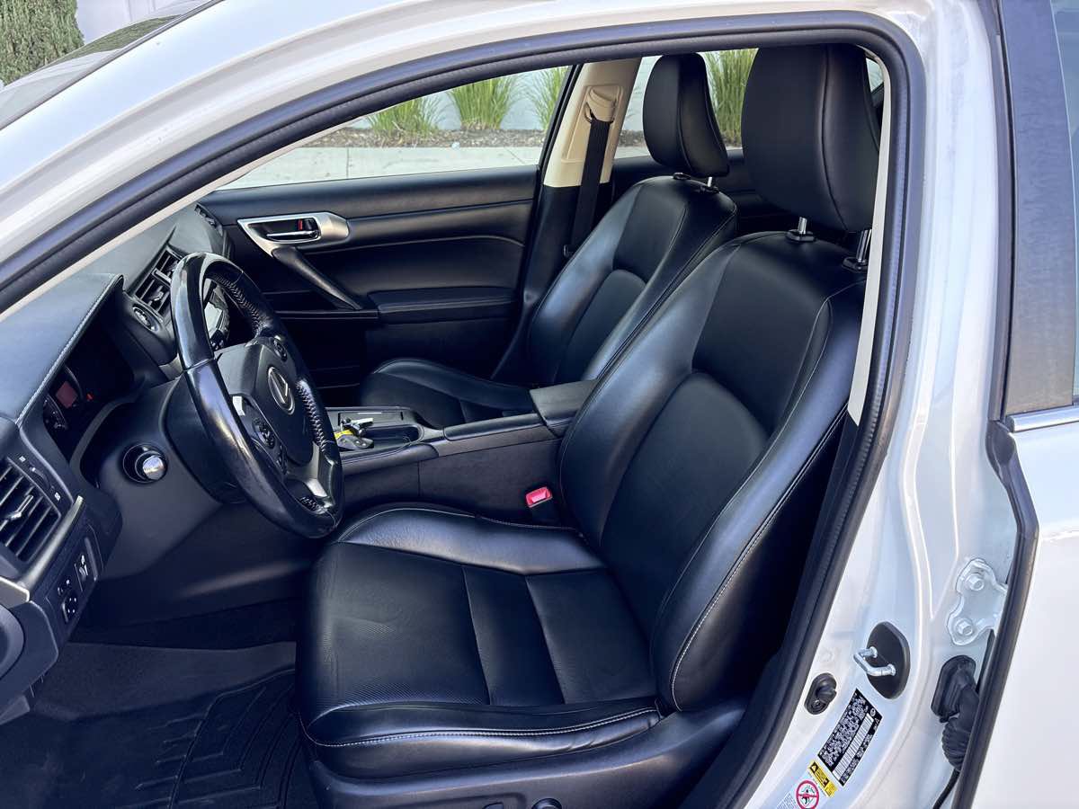 Used 2015 Lexus CT 200h FWD image 19