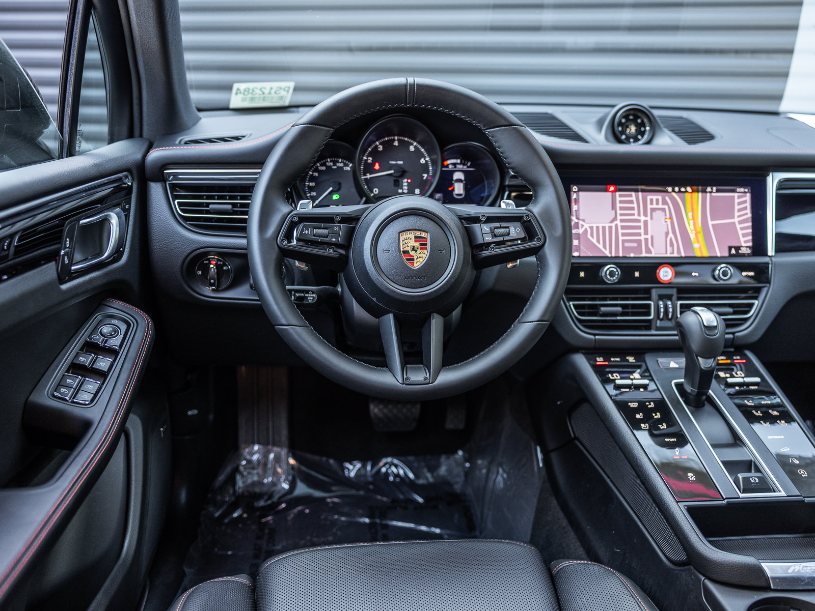 Certified 2026 Porsche Macan AWD/4WD image 13