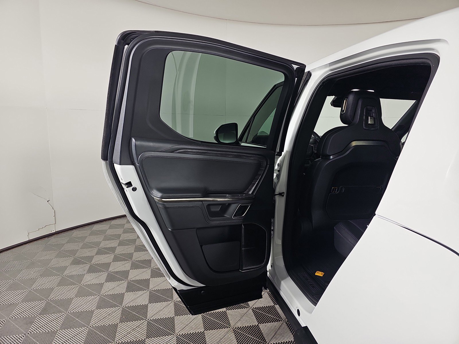 Used 2022 Rivian R1T Launch Edition image 17