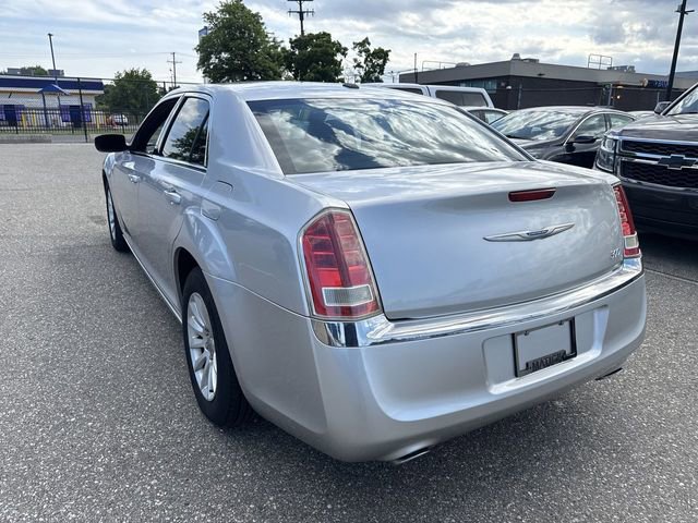 Used 2012 Chrysler 300 Touring RWD image 4