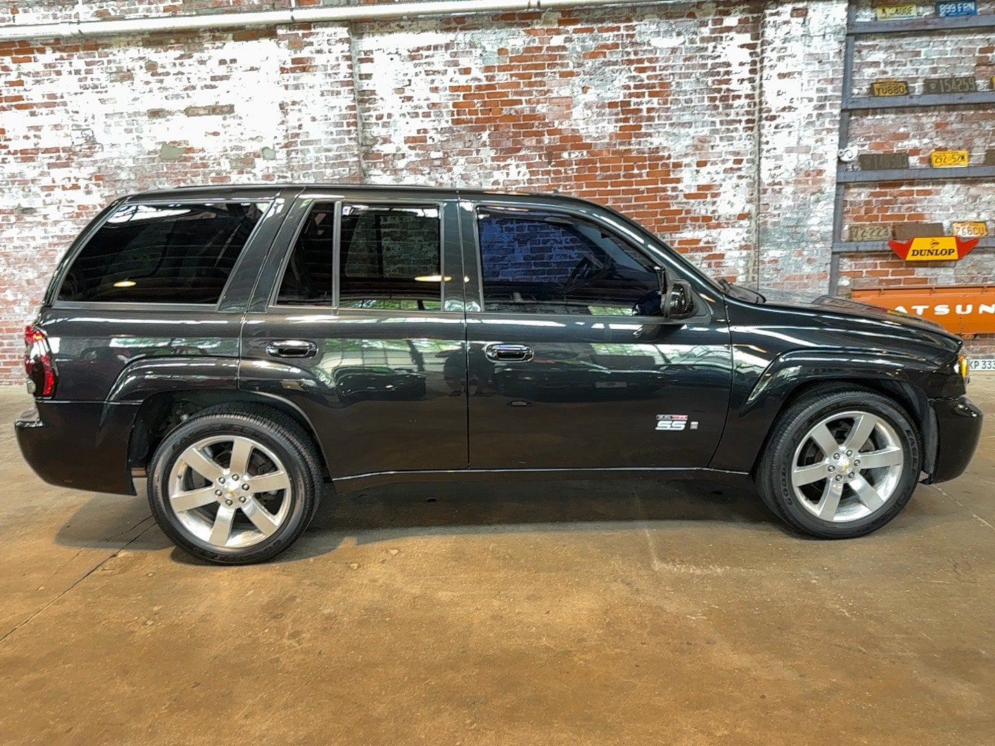Used 2008 Chevrolet TrailBlazer SS w/ Sun And Sound Package AWD/4WD image 2